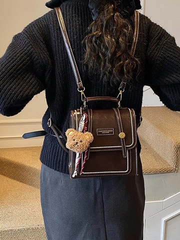 Mini Sac à Dos Vintage en Cuir PU pour Femmes avec Surpiqûres Contrastées Petit Sac d'École avec Pendentif Ours pour Voyage