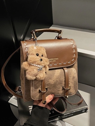 Sac à Dos Rétro pour Femmes Surpiqûres Contrastées Sac à Main en Cuir PU Avec Pendentif Ours en Peluche Mode Multifonction