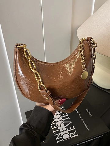 Damen Vintage PU Leder Halbmond Schultertasche Glänzende Knitteroptik Crescent Crossbody Tasche Mit Goldener Metallkette Casual Hobo Handtasche