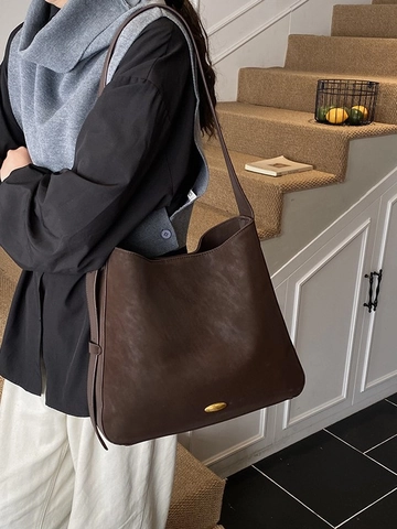 Borsa a Spalla in Pelle PU Vintage Smerigliata Grande Capacità Per Donna Moda Pendolare Sottoascella Tote Con Decorazione in Metallo