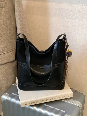 Sac à Épaule Rétro Grande Capacité pour Femmes Suède Cuir Artificiel Patchwork Sac Seau Décontracté Hobo Tote Avec Charme Pompon