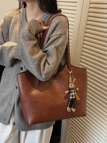 Borsa Tote in Pelle PU di Grande Capacità Vintage Borsa a Tracolla da Donna alla Moda con Ciondolo a Coniglio in Peluche per l'Ufficio Quotidiano Casual