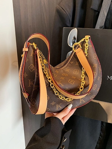 Bolso Hobo de Cuero PU Estampado Vintage para Mujer Bolso de Hombro de Axila Media Luna Con Cadena de Metal Monograma Retro Moda