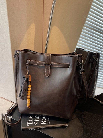 Vintage PU Leather Bucket Bag For Women Retro Casual Shoulder Bag With Tassels Wooden Beads Decor Solid Color Messenger Bag