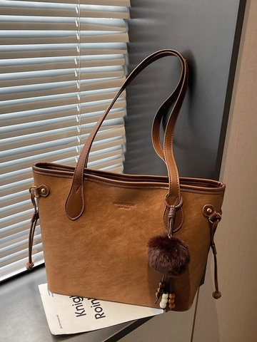 Bolso Tote de Gran Capacidad de PU de Gamuza para Mujer Bolso de Hombro Retro de Color Sólido Con Colgante de Pompones Otoño Invierno