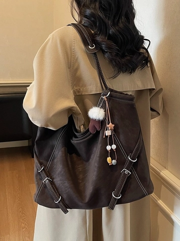 Sac Fourre-Tout Rétro en Cuir PU pour Femmes Grande Capacité Surpiqûres Contrastées Sac à Bandoulière avec Pendentif en Peluche Mode