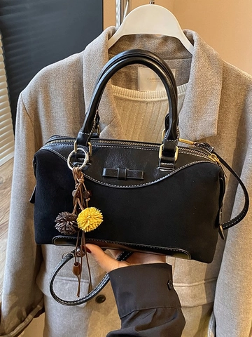 Sac Boston Vintage en Suède avec Coutures Contrastées pour Femmes Sac à Main Oreiller avec Nœud Décoratif Bandoulière Décontractée avec Pendentif