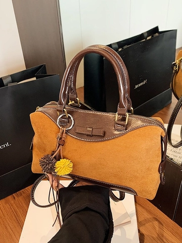 Sac Boston Vintage en Suède avec Coutures Contrastées pour Femmes Sac à Main Oreiller avec Nœud Décoratif Bandoulière Décontractée avec Pendentif