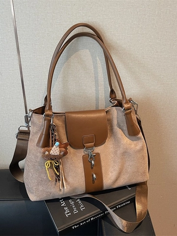 Grand Sac Cabas Femme Rétro Daim Cuir Patchwork Sac Seau Bandoulière Avec Pendentif Ours Sac à Main Mode Navette Quotidien