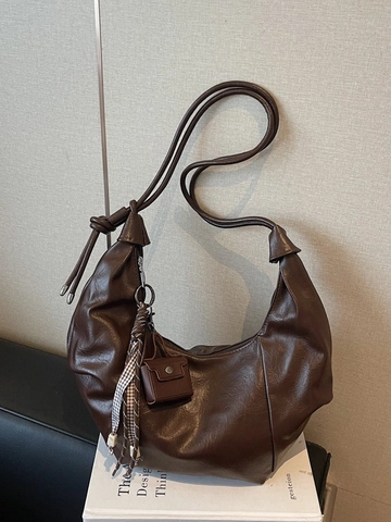 Bolso Hobo Media Luna de Cuero PU de Gran Capacidad para Mujer Bolso de Hombro Suave Con Bufanda y Mini Colgante
