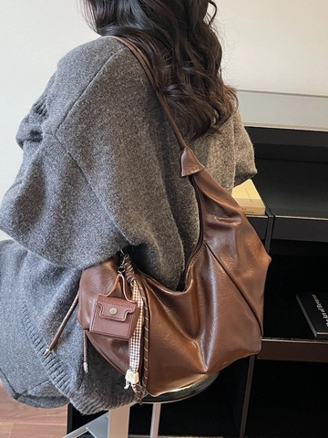 Bolso Hobo Media Luna de Cuero PU de Gran Capacidad para Mujer Bolso de Hombro Suave Con Bufanda y Mini Colgante