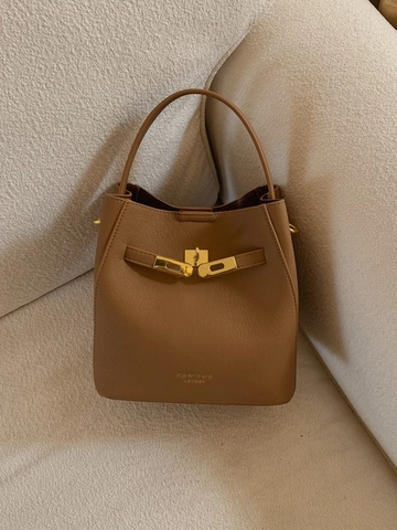 Women PU Leather Bucket Bag Minimalist Retro Lychee Pattern Shoulder Bag With Metal Lock And Pom Pom Pendant Daily Handbag