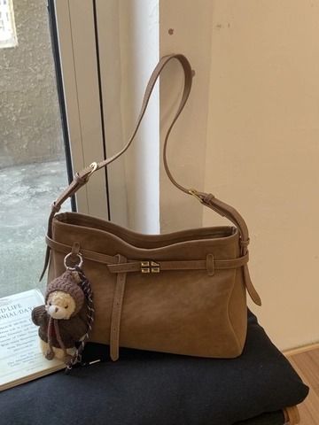 Vintage PU Leather Large Capacity Shoulder Bag For Women Retro Casual Crossbody Bag Stitched Square Tote With Bear Pendant