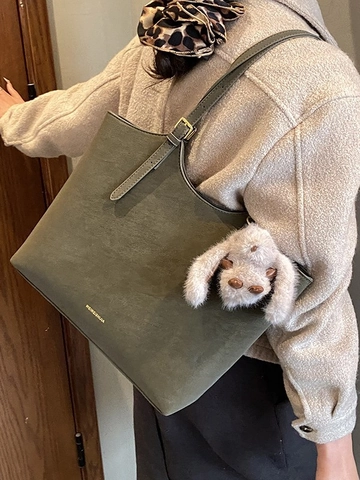 Women Vintage PU Leather Large Tote Bag Maillard Style Minimalist Commute Shoulder Bag With Plush Rabbit Charm Fashion Handbag