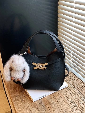Borsa a Secchiello da Donna in Pelle PU Texture Litchi Borsa a Tracolla Con Chiusura a Fiocco Ciondolo Coniglio in Peluche