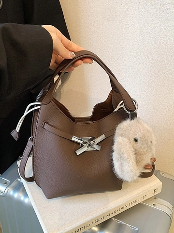 Borsa a Secchiello da Donna in Pelle PU Texture Litchi Borsa a Tracolla Con Chiusura a Fiocco Ciondolo Coniglio in Peluche