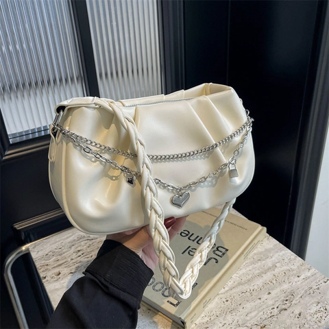 Nuova Borsa Sotto Ascella a Nuvola Pieghettata da Donna 2025 Borsa a Mano in Morbida Pelle PU Con Doppia Catena in Metallo Ciondolo a Cuore