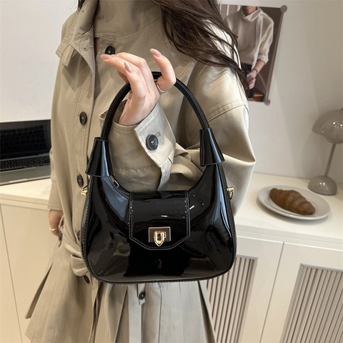 Franse Minimalistische PU Lakleer Okseltas Voor Dames Vintage Metalen Gesp Halve Maan Hobo Tas Voor Werk Dagelijks