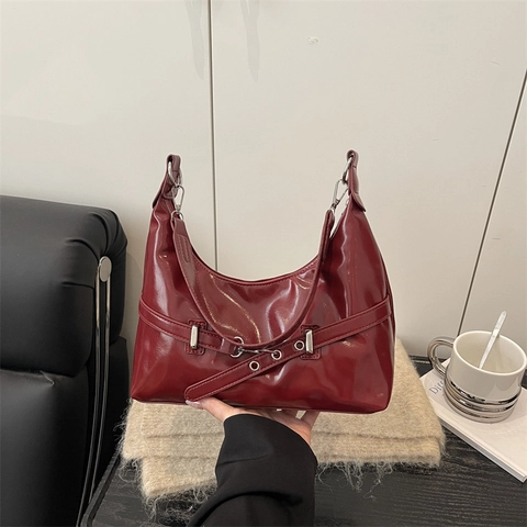 Bolso de Axila de Cuero Sintético Brillante Vintage para Mujer Bolso de Hombro Hobo de Moda Con Hebilla de Metal Color Sólido