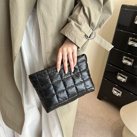 Pochette Trapuntata da Donna Moda Metallizzata Lucida Puffy Beauty Case Organizzatore Satinato Zip Borsa Casual Quotidiana