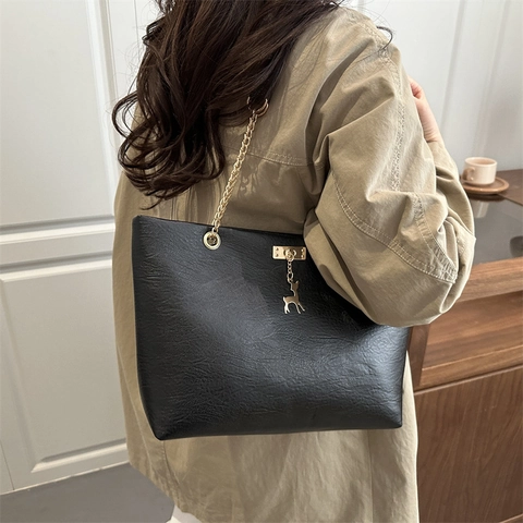 Borsa Tote Grande da Donna in Pelle PU Borsa a Tracolla Con Tracolla a Catena e Ciondolo a Cervo Oro Elegante Borsa Pendolare