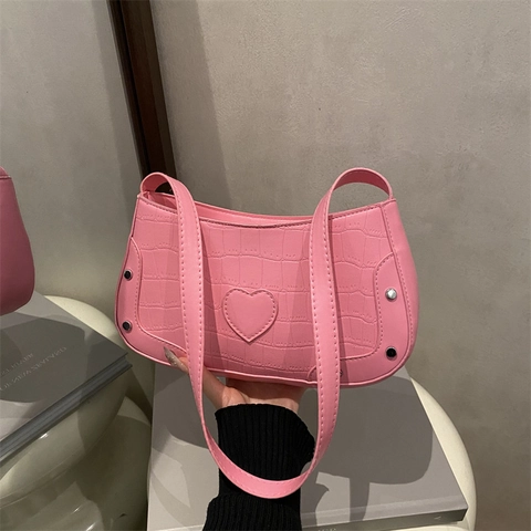 Bolso de Axila para Mujer de Cuero PU con Patrón de Cocodrilo Retro Parche de Corazón Bolso Baguette Remaches de Plata para Diario