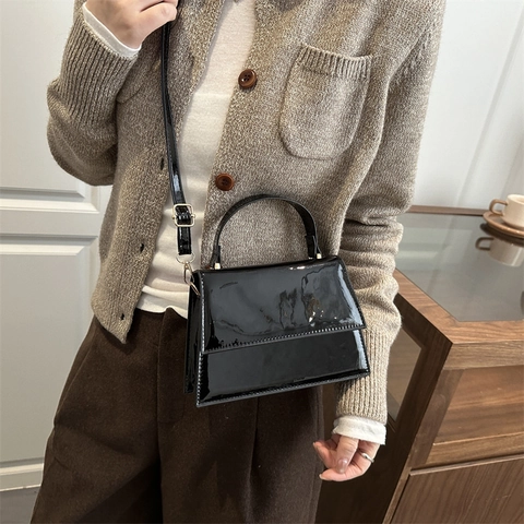 Glänzendes Lackleder Kleine Quadratische Umhängetasche Für Damen Trendige Pendler Handtasche Mit Griff Solid Color