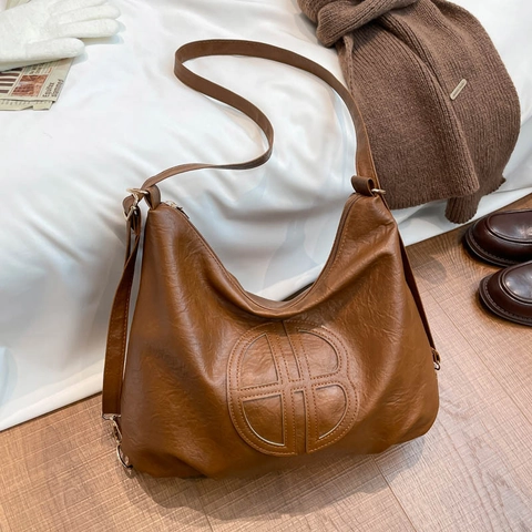 Women's Large Capacity Hobo Bag Vintage PU Leather Shoulder Bag Minimalist Crossbody Handbag With Embossed Circular Logo