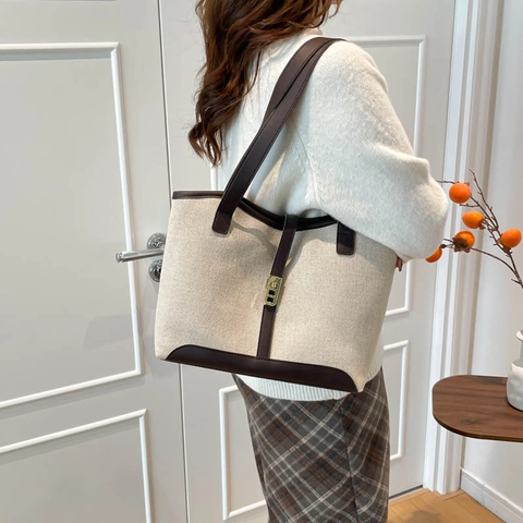 Sac Fourre-Tout Grande Capacité en Toile PU Patchwork Pour Femmes Sac à Épaule Hivernale Avec Boucle en Métal