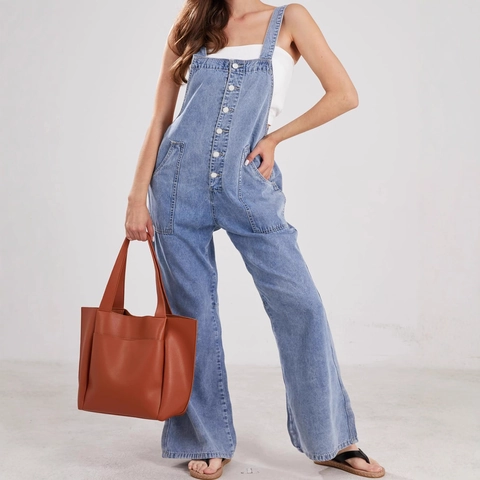 Damen Casual Hellblau Denim Latzhose Weites Bein Jumpsuit Knopf Vorne Träger Gewaschene Baumwollmischung Jeans Jumpsuit Mit Taschen