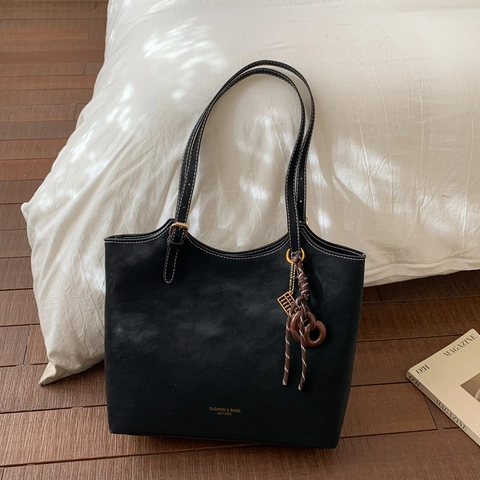 Women Retro PU Leather Tote Bag Large Capacity Shoulder Bag With Contrast Stitching Minimalist Commuter Work Bag With Pendant