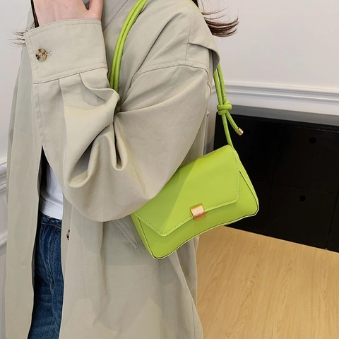 Borsa Sottobraccio Baguette in Pelle PU per Donna Borsa a Tracolla Minimalista Con Tracolla a Nodo Fibbia in Metallo Dorato
