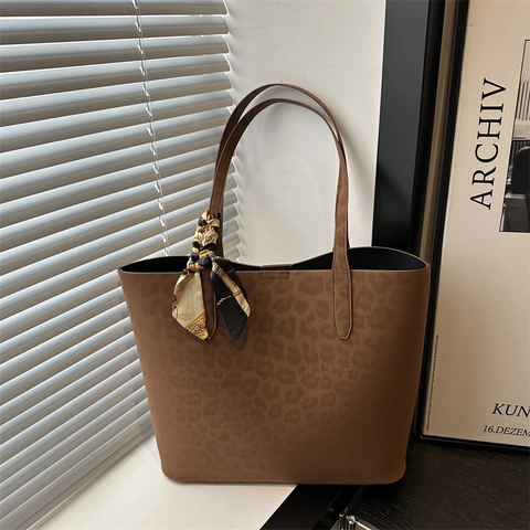 Modische Damen Einkaufstasche mit Leopardenmuster Große Kapazität Kunstleder Schultertasche mit Dekorativem Schal Pendlertasche