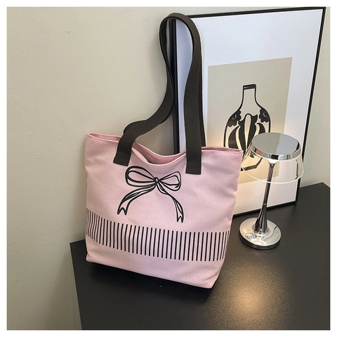 Große Kapazität Minimalistische Segeltuch Umhängetasche Für Damen Schleife Druck Design Vielseitige Tote Bag Alltagstasche