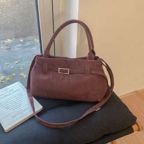 Sac À Bandoulière Rétro Texture Suède Femme Grande Capacité Sac À Main Tote Vintage Avec Pendentif Pompon Sac De Banlieue Minimaliste