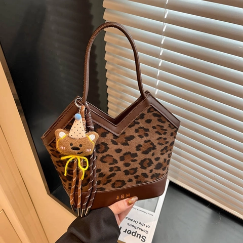 Vintage Suede Leopard Print Crossbody Bag For Women Luxury Quilted Rhombus Shoulder Bag With Bear Charm Patchwork Handbag