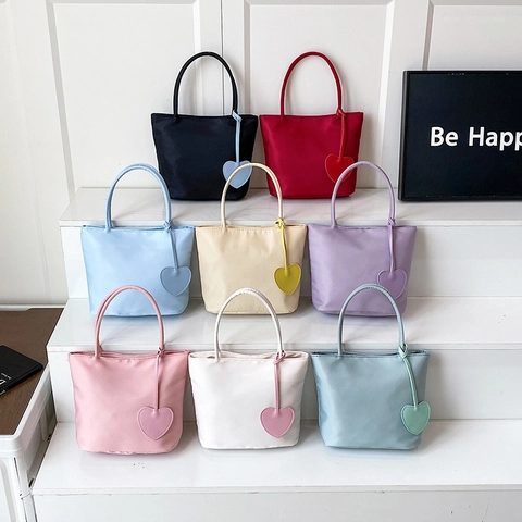 Damen Minimalistische Nylon-Mini-Handtasche Mit Herzanhänger Leichte Tragbare Tragetasche Für Büro Alltag