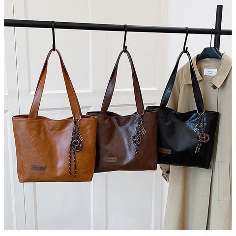 Große Kapazität PU Leder Tragetasche Für Damen Minimalistisch Lässig Einfarbig Umhängetasche Mit Anhänger Pendler Handtasche
