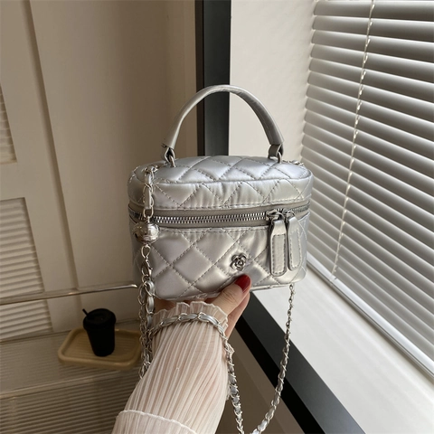 Dames Mode Gewatteerde Ruit Mini Vanity Crossbody Tas PU Leer Schoudertas Met Ketting Riem Camellia Bloem Decoratie