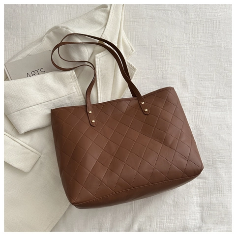 Quilted PU Leather Tote Bag For Women Large Capacity Quilted Shoulder Bag Metallic Silver Black Brown Urban Commute Handbag
