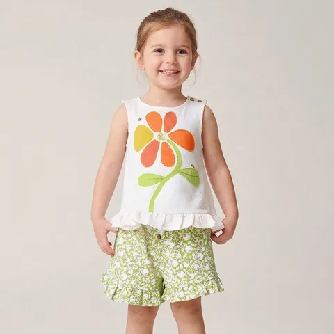 Completo Estivo da Ragazza in Cotone Con Applique Floreale Top Senza Maniche E Pantaloncini Floreali Verdi Orlo Con Volant