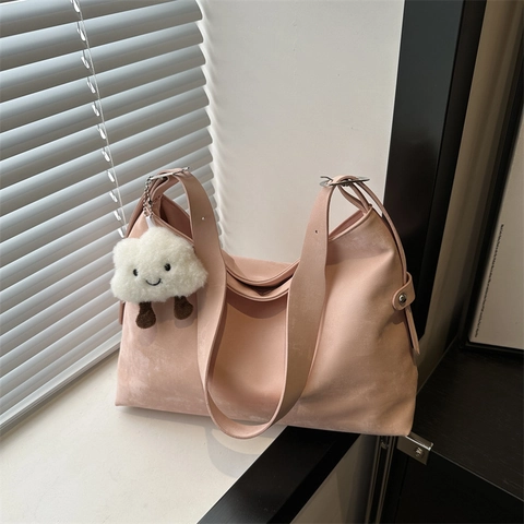 Minimalist Matte PU Leather Shoulder Bag Large Capacity Hobo Tote With Plush Cloud Pendant For Women Adjustable Strap