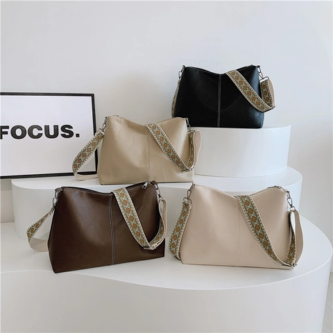 Women Urban Casual PU Leather Underarm Bag Geometric Jacquard Wide Strap Hobo Shoulder Bag Contrast Stitching Litchi Texture Large Capacity Crossbody Bag Casual Daily Satchel Handbag Tote