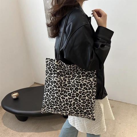 Women Leopard Print Tote Bag Large Capacity Canvas Fabric One Shoulder Handbag Simple Fashion Casual Shopper For Daily Use