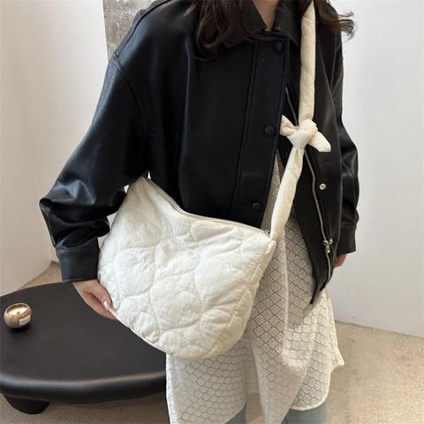 Women's Fashion Heart Quilted Shoulder Bag Heart Pattern Canvas Tote Bag With Knotted Bow Strap Casual Crossbody Handbag