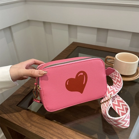 Women Fashion Heart Print Crossbody Bag Casual PU Leather Small Square Camera Bag With Geometric Wide Shoulder Strap Handbag