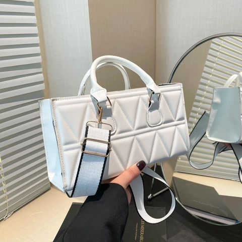 Sac à Épaule Femme Matelassé Triangulaire en Cuir PU Vintage Sac à Main Avec Large Bandoulière Réglable Grande Capacité Sac Bandoulière
