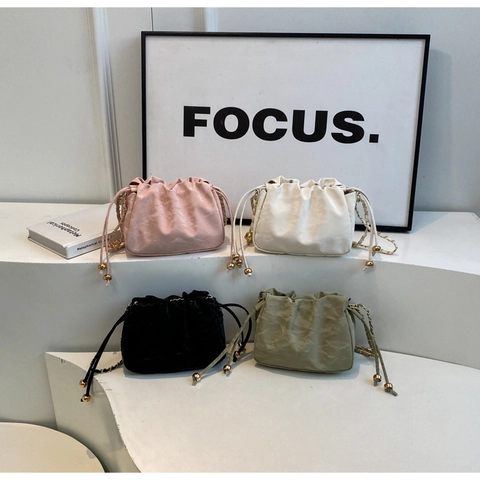 Women Pleated Cloud Shoulder Bag PU Leather Chain Strap Drawstring Bucket Pouch Crossbody Bag For Daily Dating Fashion Handbag
