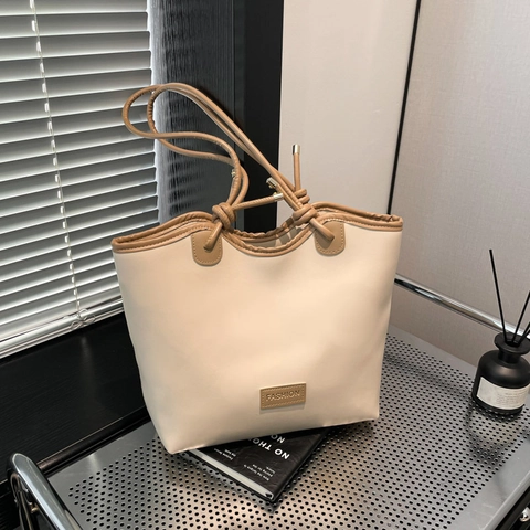 Borsa Tote da Donna alla Moda Grande Capacità Pelle PU Borsa a Tracolla Casual Pendolare Handbag Con Targhetta a Lettere