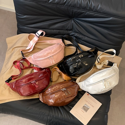Sac Banane en Cuir PU Brillant pour Femme Sac de Poitrine Double Fermeture Éclair Bandoulière Réglable Mode Décontracté Voyage Petit Sac